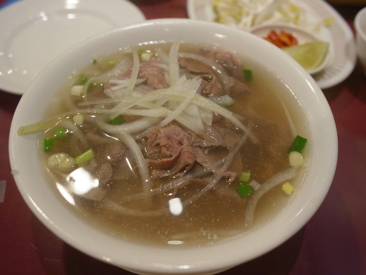 汁ものも充実している。一皿はお手頃価格なので、いろいろと頼んでみるといい。