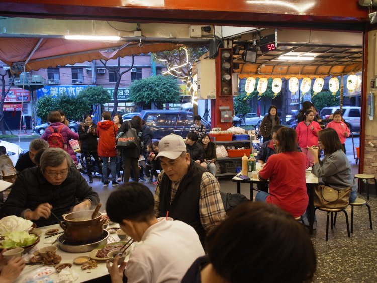 店内はいつもにぎわっている。