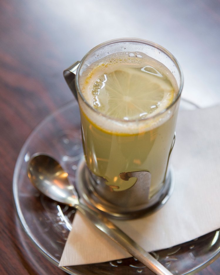 フレッシュレモンのレモネード450円はホットで。