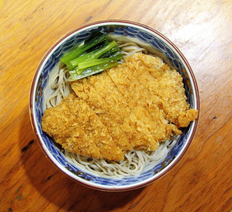 冷やしかつそば。