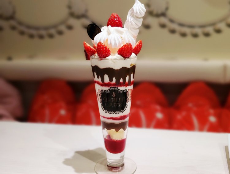 メルティーパフェ～ホイップストロベリー ドリンクセット 1850円