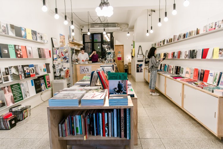 アートグッズも販売されている。