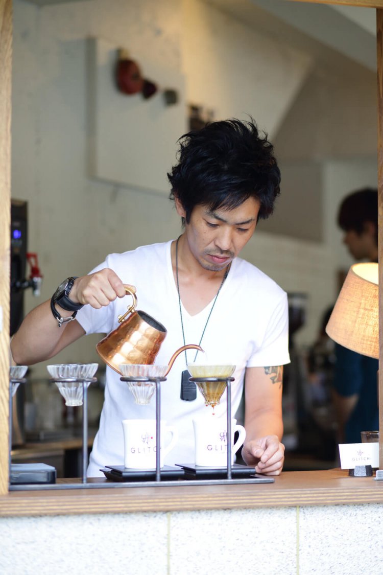 86℃のお湯でゆっくりと抽出。コーヒー通に人気のエチオピア産の豆はベリーのような風味。