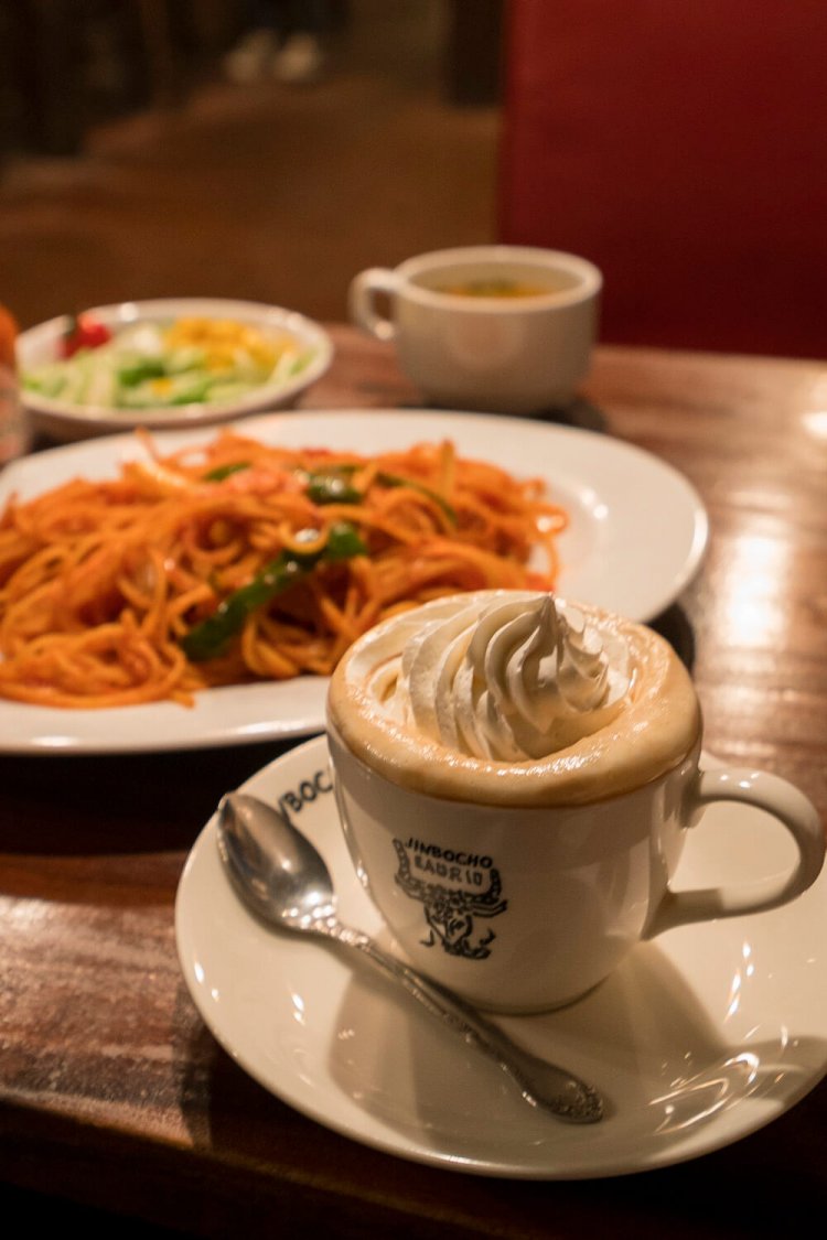 『ラドリオ』はウインナーコーヒー発祥の店といわれる。