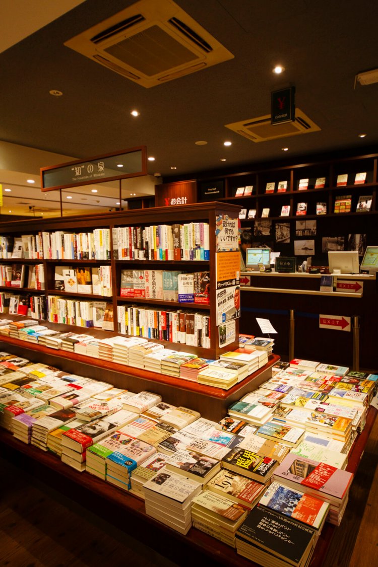 『東京堂書店』の店内。