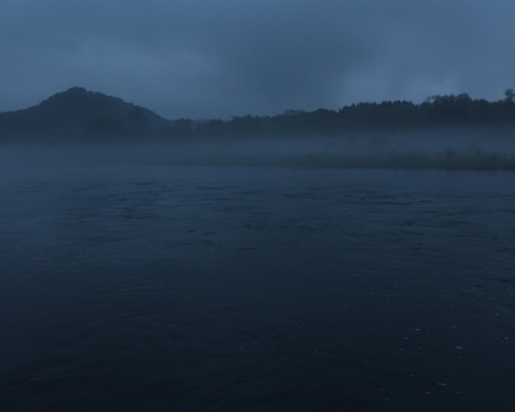新幹線の駅のまわりは闇放題