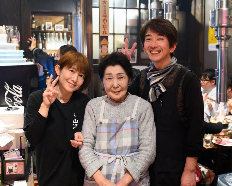 チエ子さんと店主、妹さん。