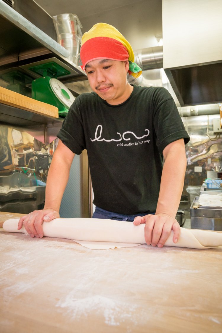 喉越しを重視するため、冷やしが多い夏は細め、温かいうどんが多い冬は太めに打つ。