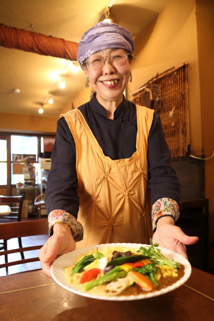 笑顔が素敵な店主の丸山さん。