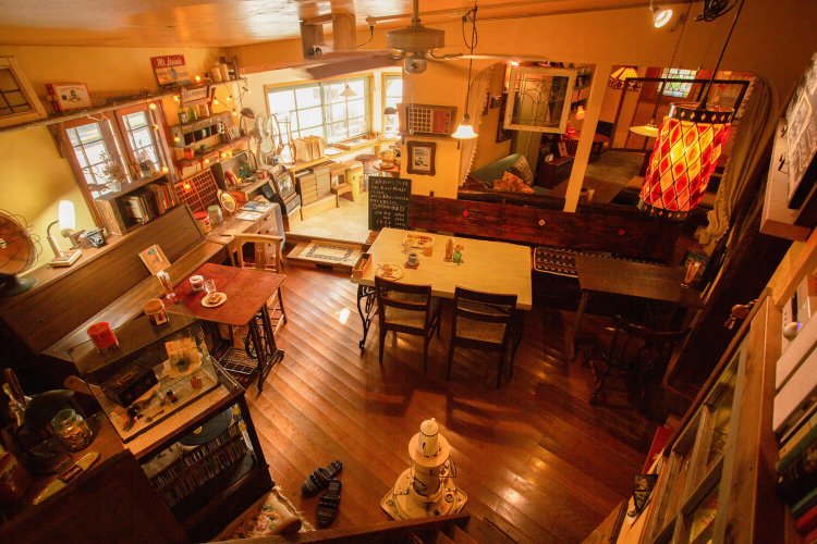 陶芸家の元自宅を2年かけてリフォーム。席により表情を変える。