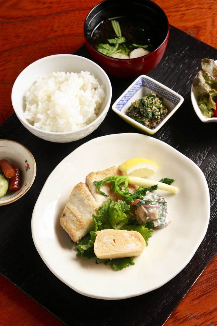 本日の焼き魚定食。昼は1400円、夜は1790 円。