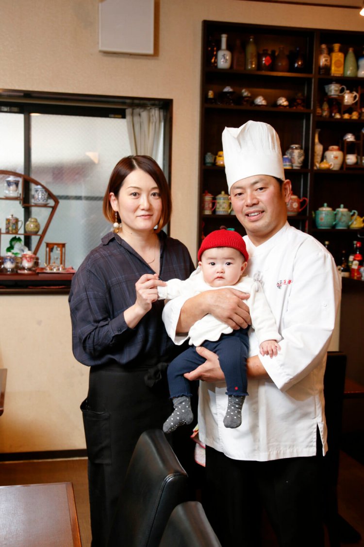 妻の紀子さん、妃那（きな）ちゃんと。