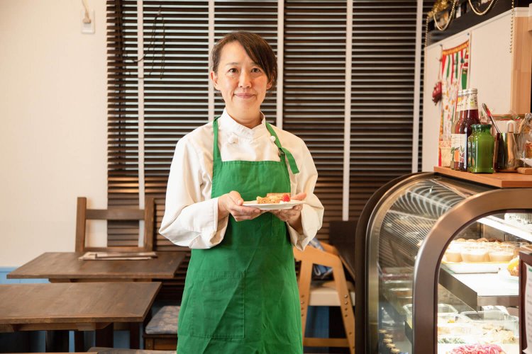 店主の吉崎さん。