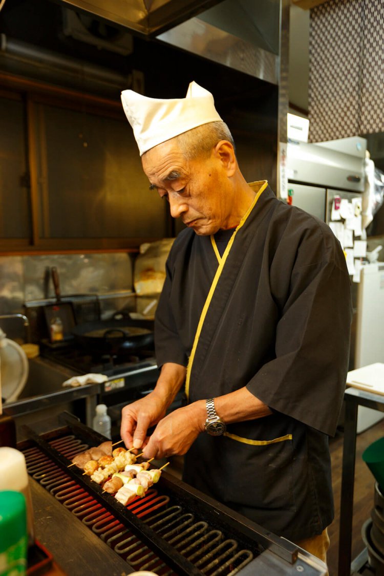 「国産鶏にこだわって、昔ながらの焼き方で焼くだけです」と2 代目。