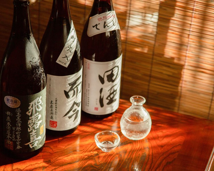 全国各地の希少な日本酒も味わえる。