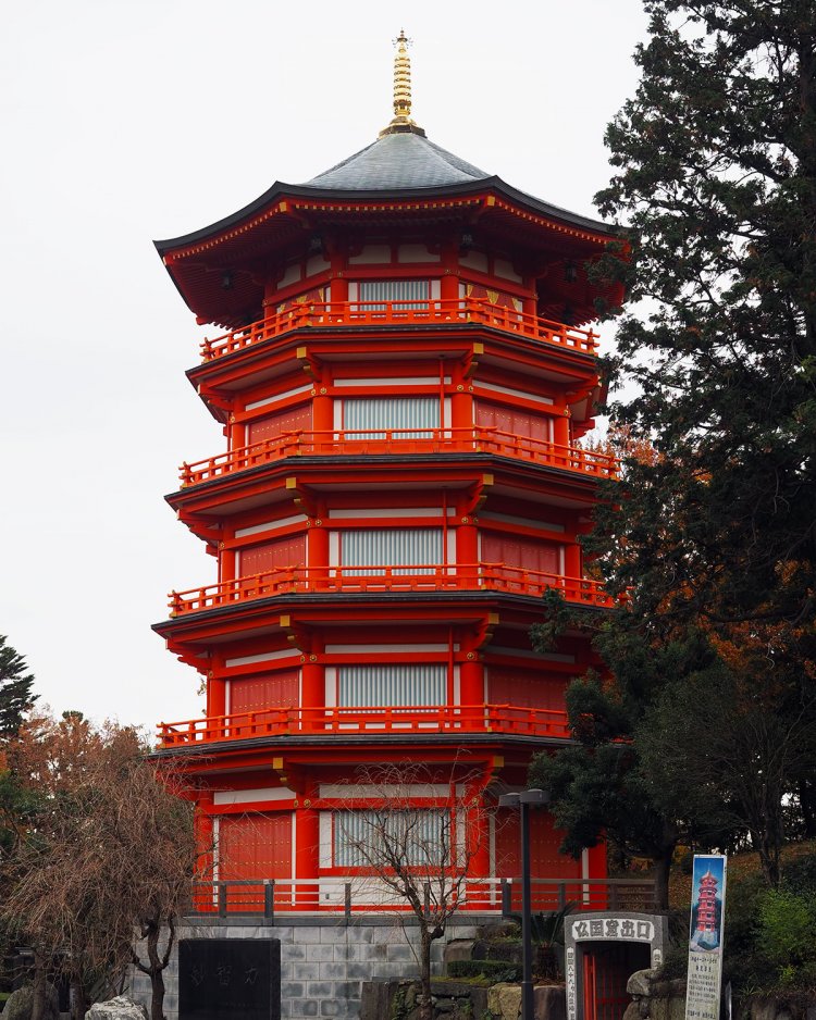 2009年建立。螺旋階段で上まで行けて、塔のてっぺんには観音様が祀られている。毎年正月3日間のみ入ることができる。