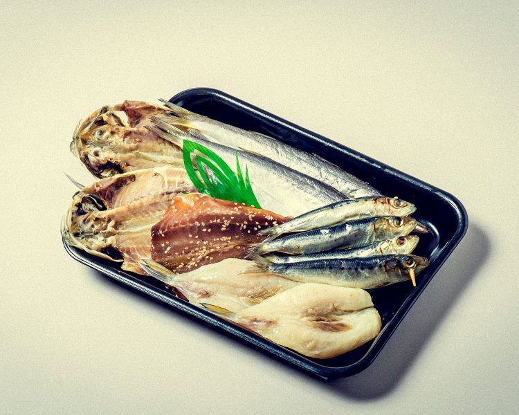 釜鶴ひもの店本店