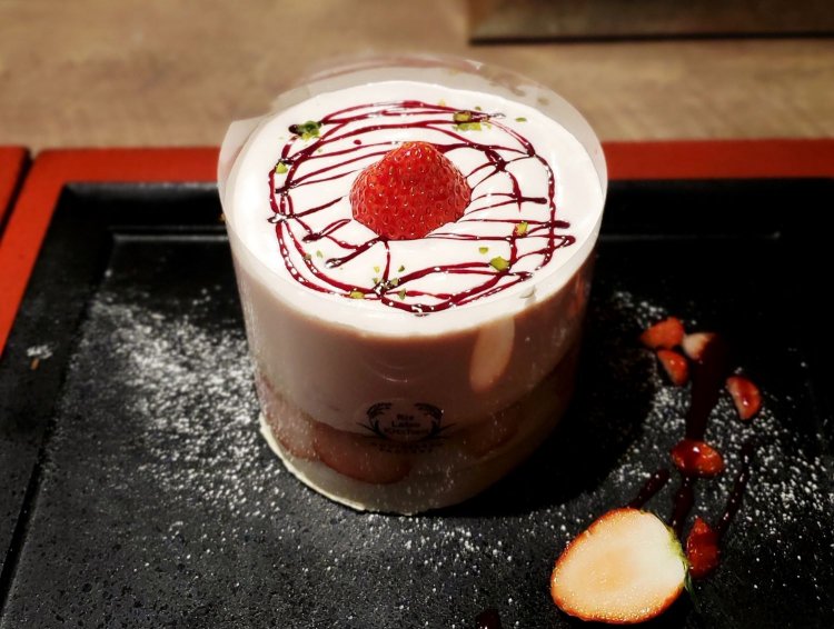 とろける苺のクリーム&ピスタチオ ドリンク付き 2000円