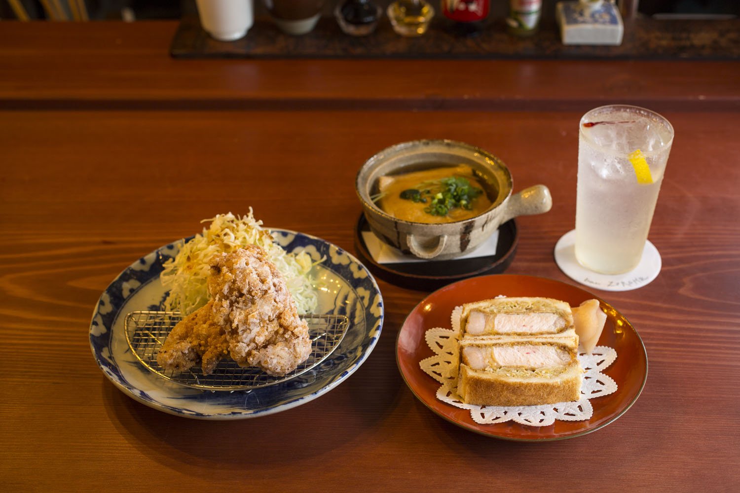カツサンド改1404円、一村チキン756円、きつね煮やっこ540円。