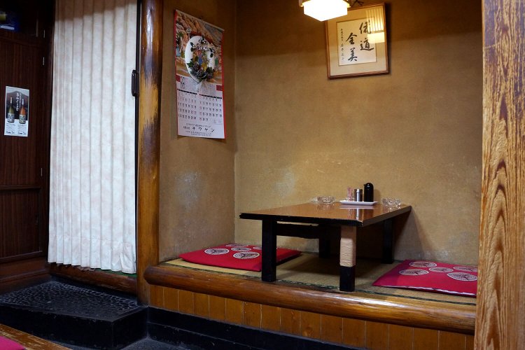 ふたりがけの小上がりもたまらない