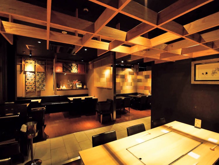 店内すべての席で車いす可。