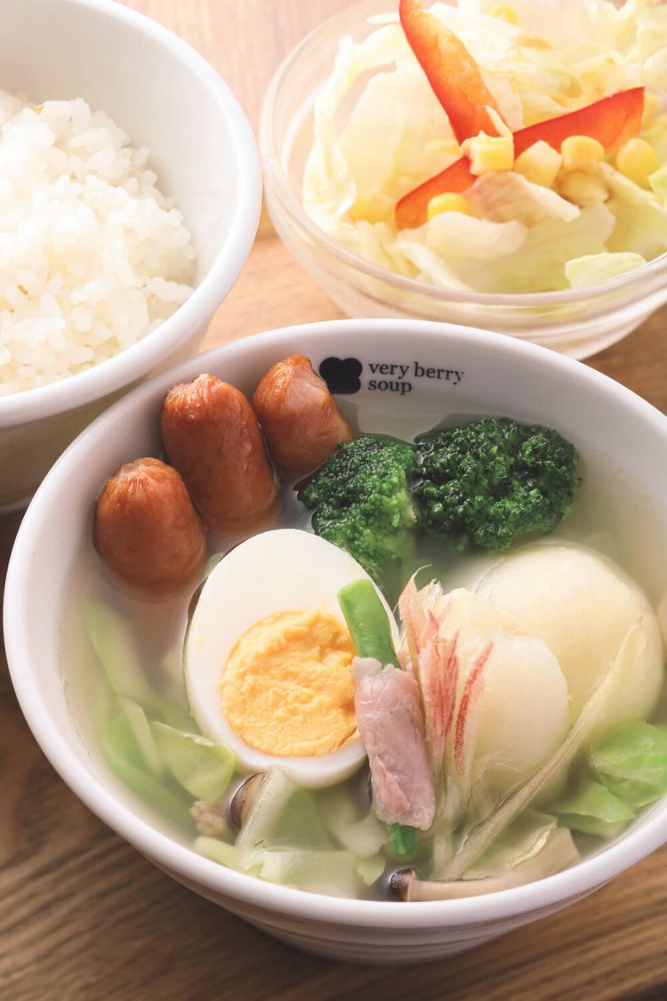 茸とソーセージの5種類野菜ポトフのセット924円。