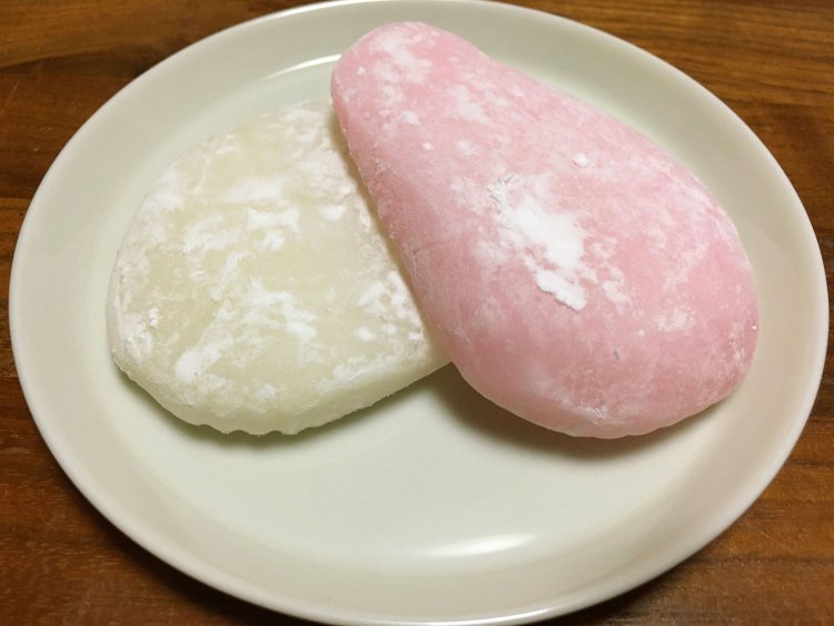 巣鴨「みずの」のすあま（他のすあまの倍くらいある）