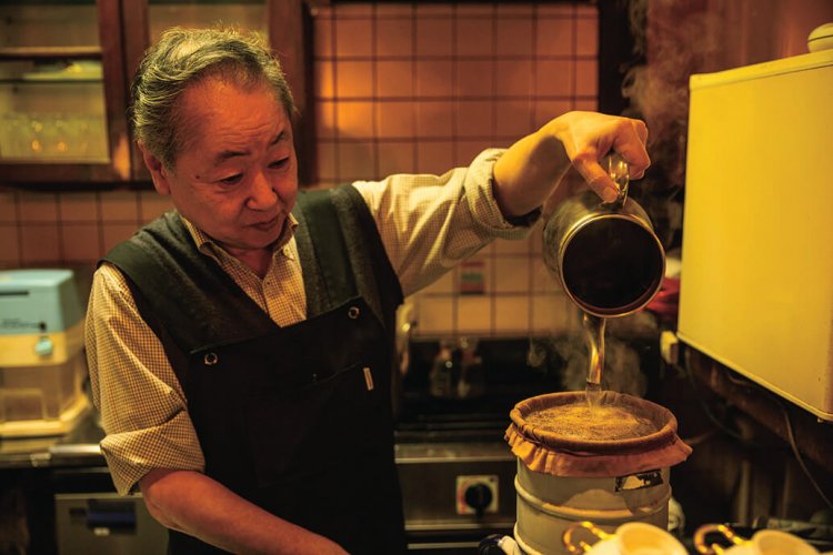 たっぷりの豆でまとめ淹れ。