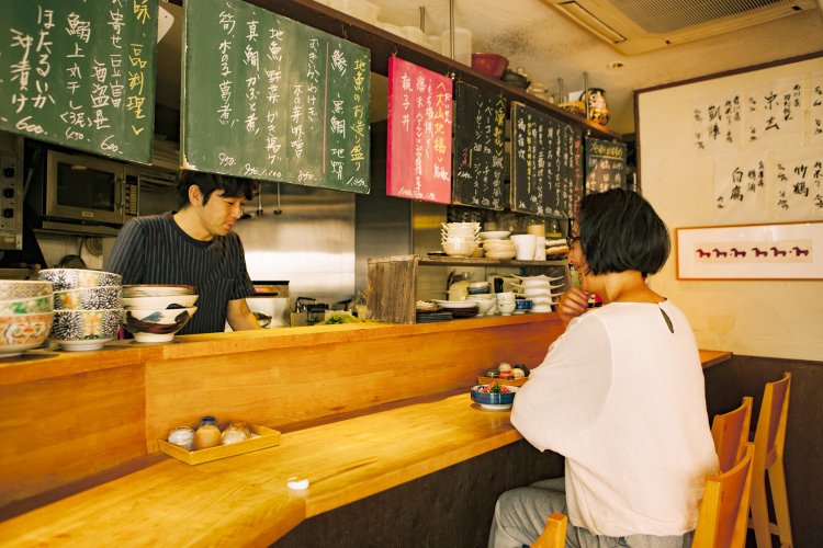 休みの日にはフットサルで汗を流す石松さん。