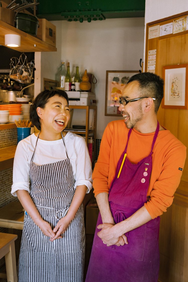 田沼さんご夫妻の人柄に引かれて来店する人も多い。