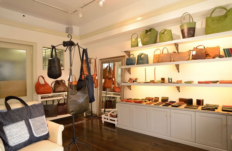 和の情緒漂う街・神楽坂で見つけた雑貨店、おみやげ・プレゼントにもどうぞ。