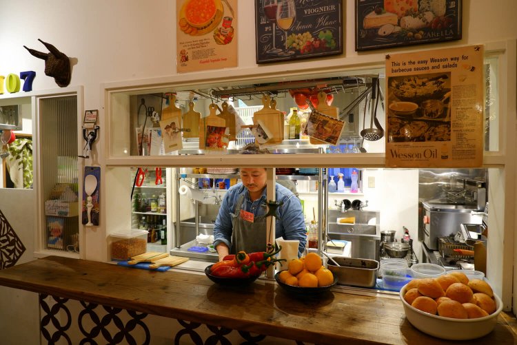 店主の佐藤さん。