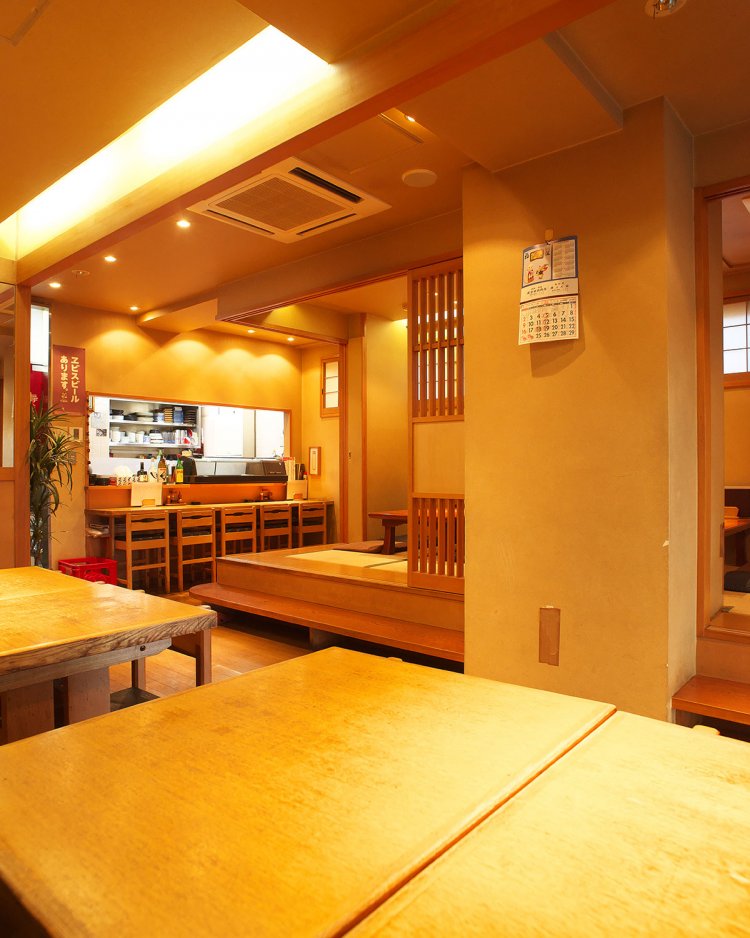 座敷ありで近所の家族連れにも人気。