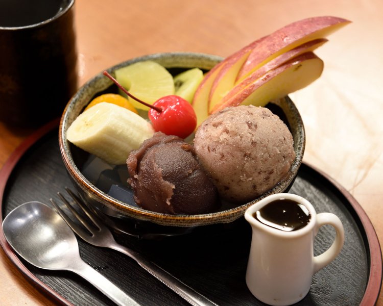甘味処でもあり、あんみつ550円も人気。