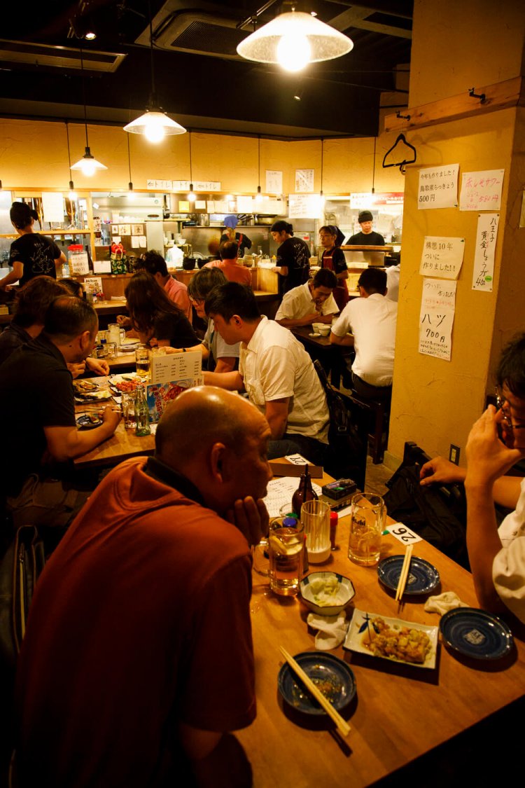 創業30年、5坪時代からの常連も。