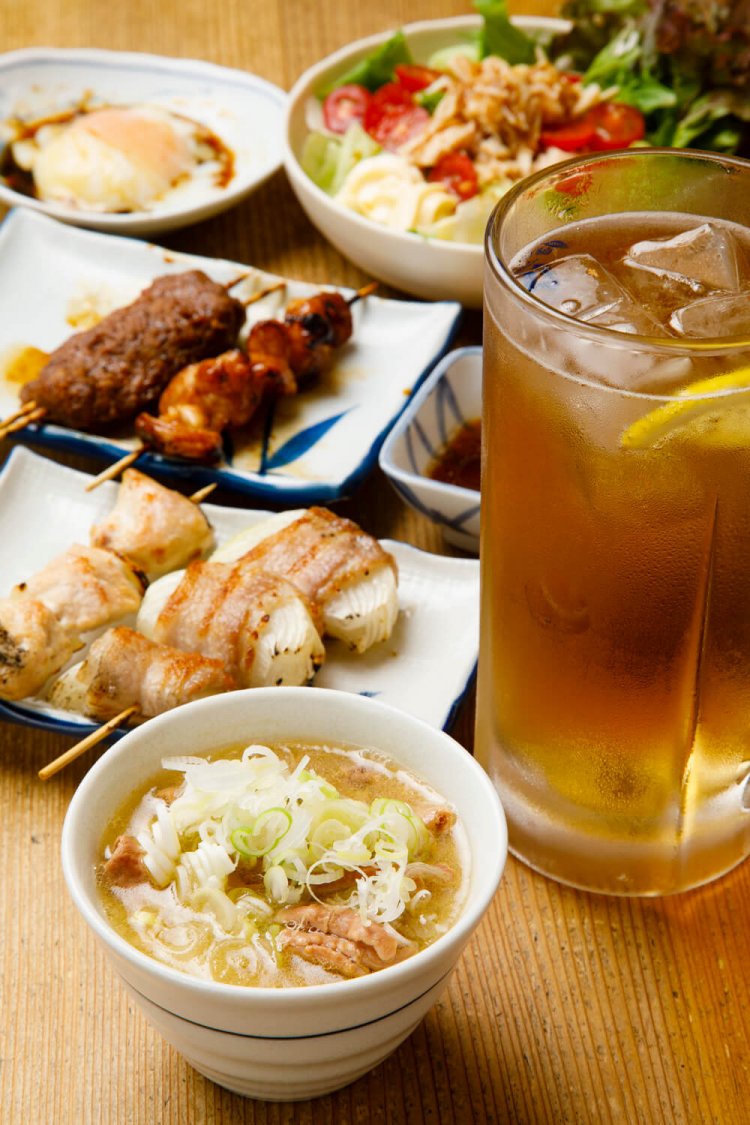 みそ煮込み385円～や小太郎サラダ770円、ナカが1合近く入る濃厚ホッピー825円など。煮込みは塩やカレーなど全5種。