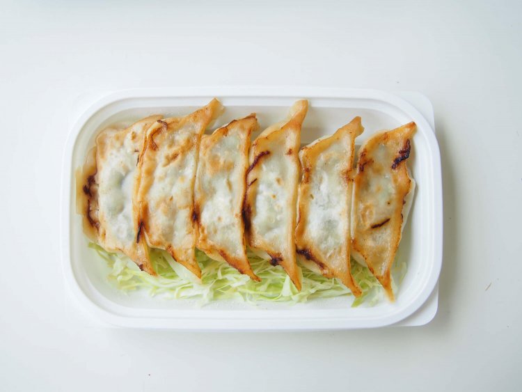 餃子の皮は薄くして旨味を引き出しやすくしている