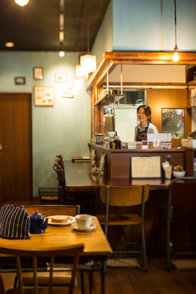 ロールケーキ250円。紅茶500円～。