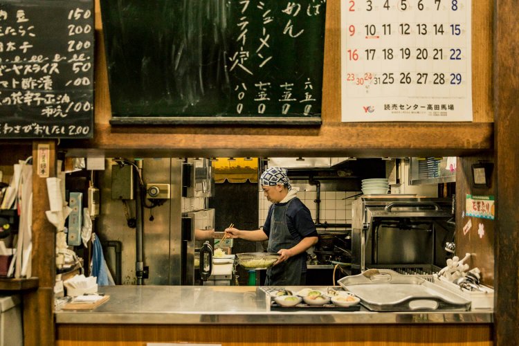 「豚バラのしょうが焼きは昔、隠れメニューでした」と田中さん。客の要望から誕生したそう。