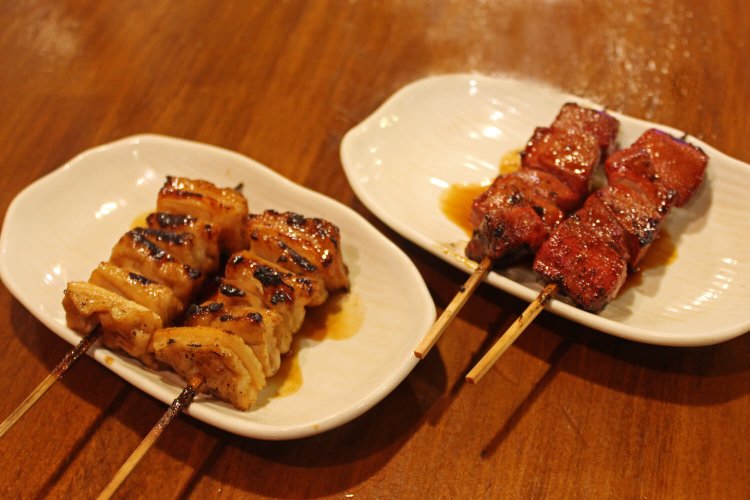 しろ、れば各110円（注文は2本から）。