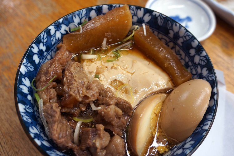 下にはどーんと重量級の豆腐が隠れている