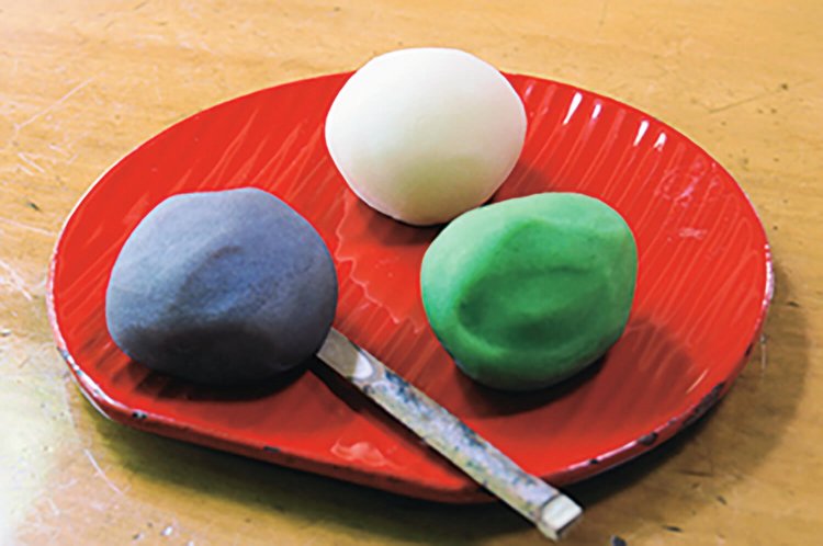 新鶯亭の鶯だんごでひと休み