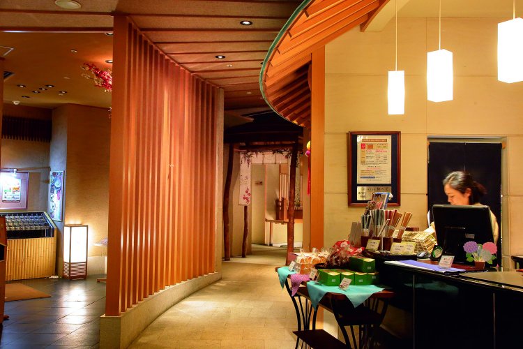 入り口のゆるやかなスロープ。