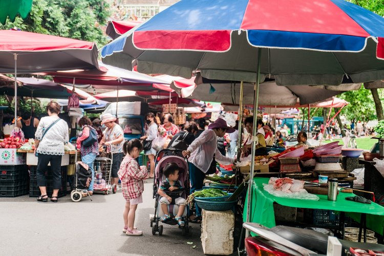 地元民でにぎわう。