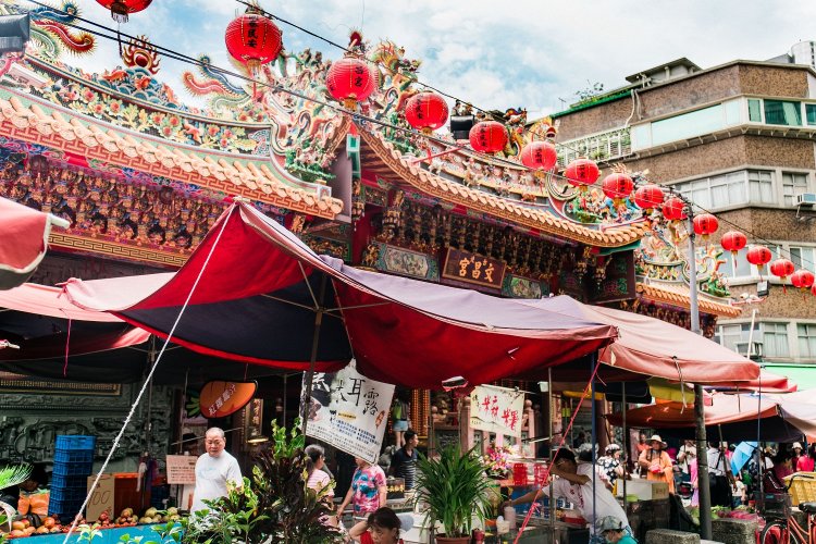 近くには廟もあるので、立ち寄りたい。