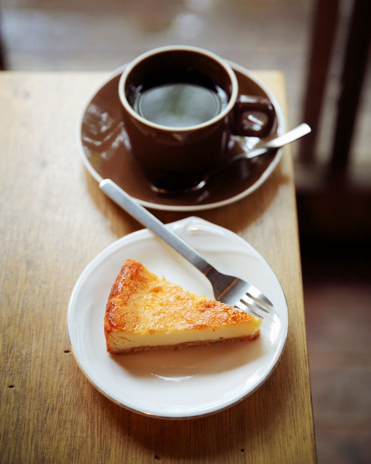 濃厚だが後味さわやかなチーズケーキとコーヒーのセット700円。