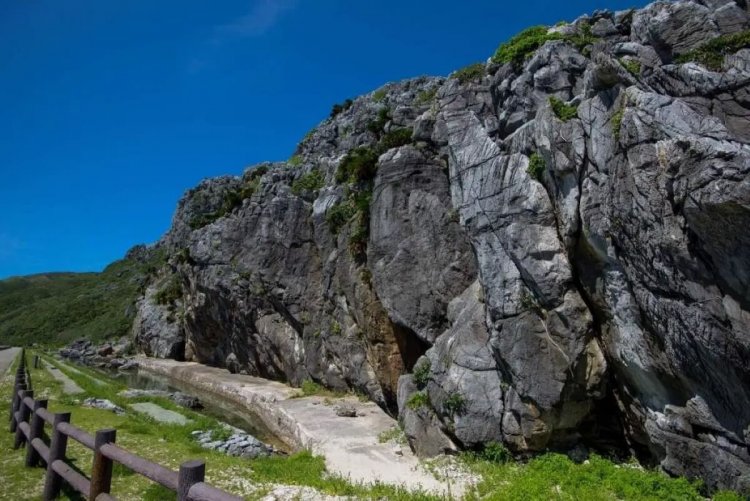 あがり浜からアンジェーラ浜へ向かう途中のシュンザ