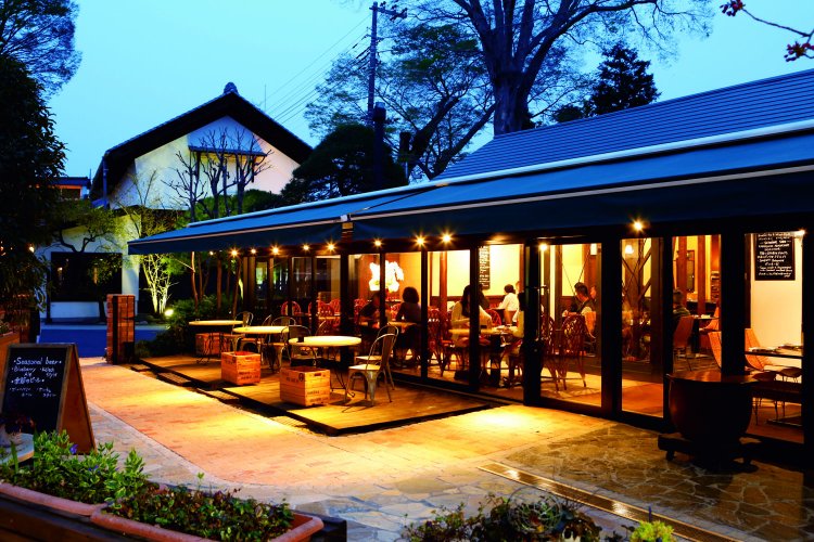 「TOKYO BLUES」「多摩の恵」や地酒「多満自慢」、蔵元限定の酒も。