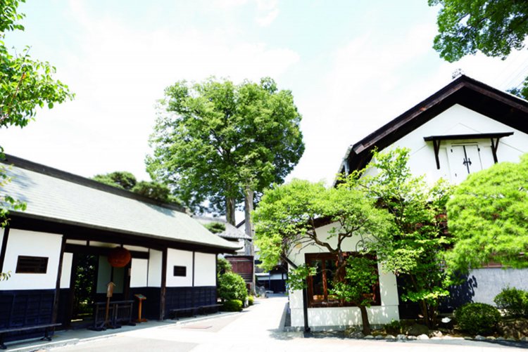 敷地内のおみやげ屋さんでは、各種お酒や、酒粕で作ったスイーツなど、かわいおみやげがたくさん。