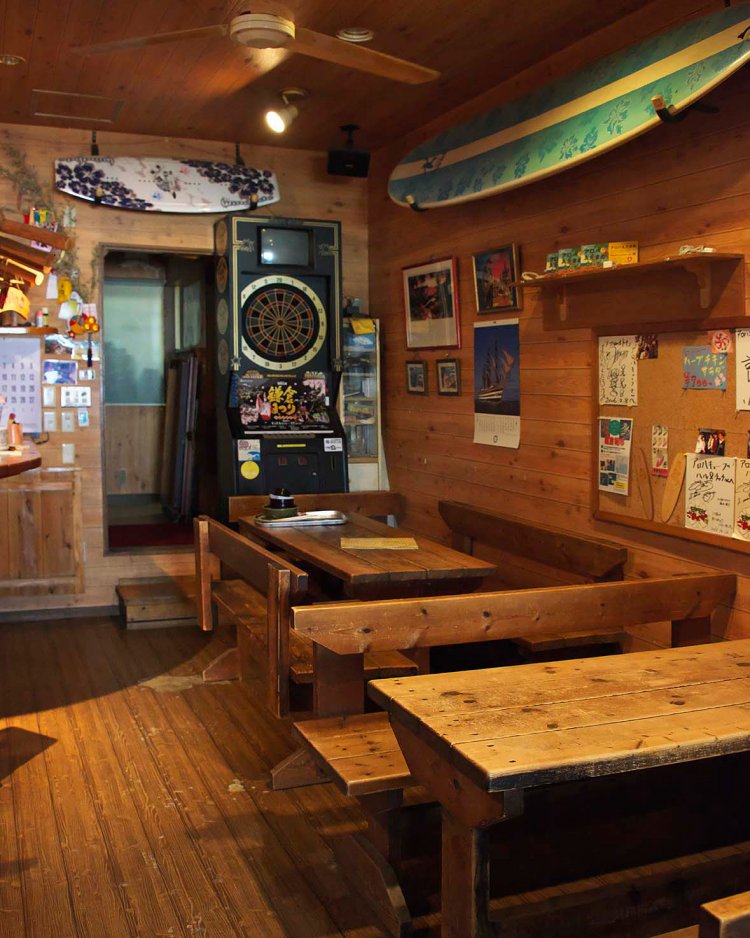 地元客の憩いの店だ。